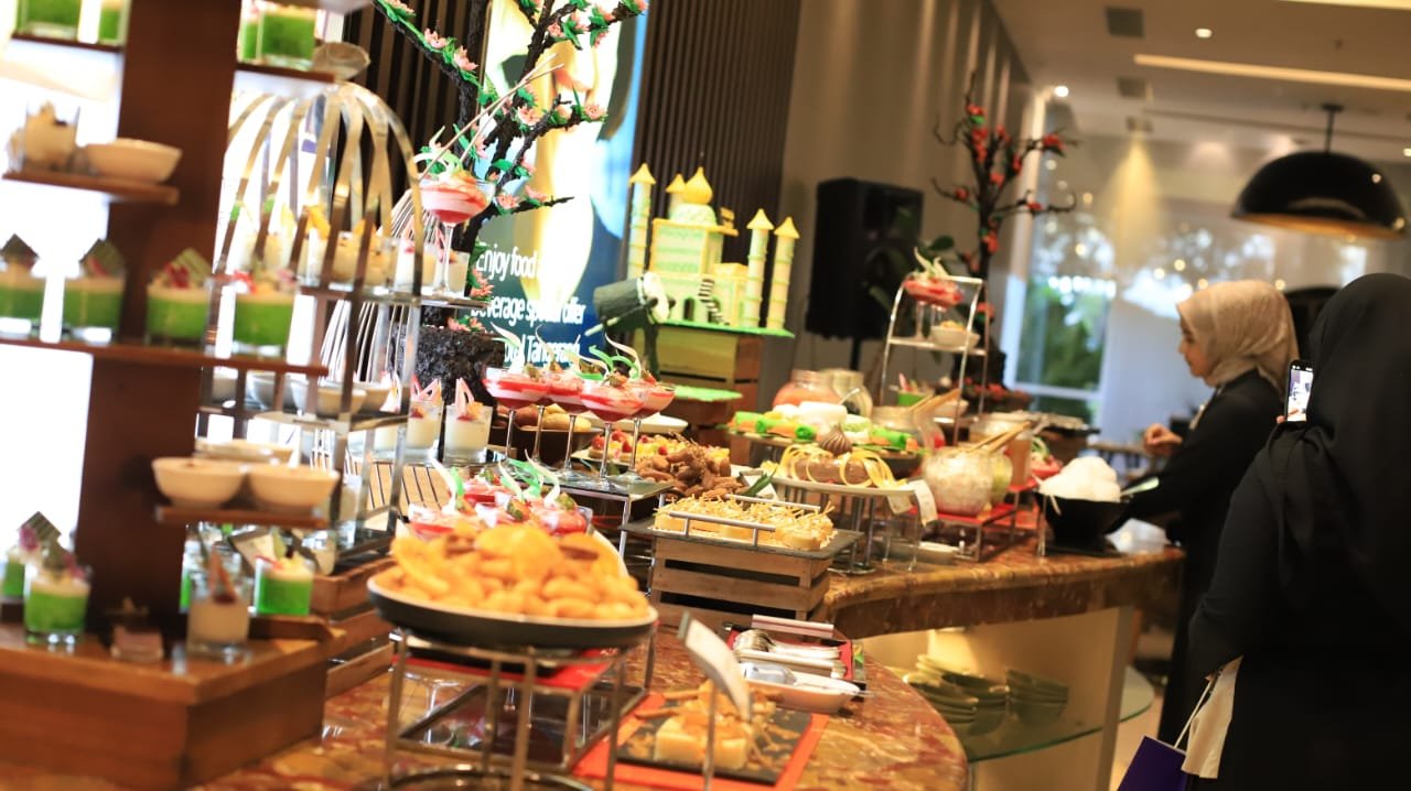 Temukan 5 hotel terbaik di Tangerang untuk buka puasa bersama dengan beragam pilihan hidangan lezat dan suasana yang nyaman.